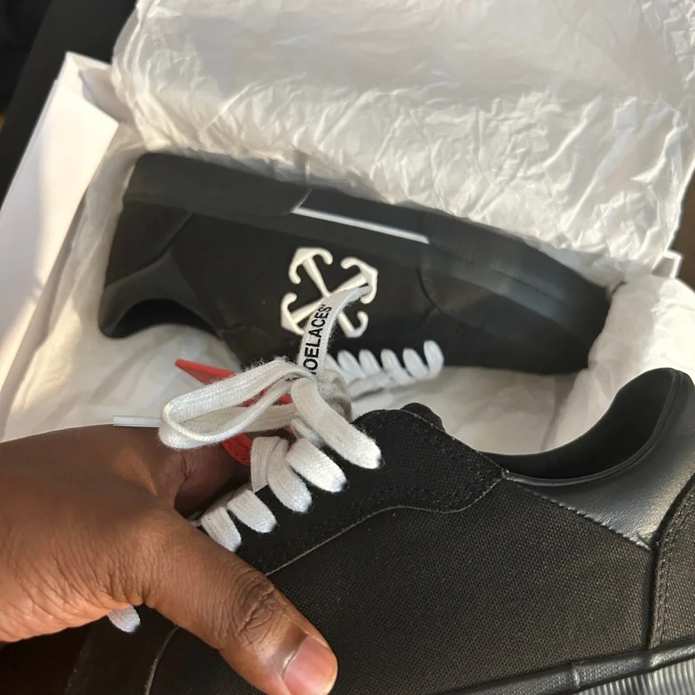 Off-White - Picture 6 of 9